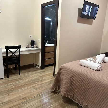 מדריד Hostal “ Infantas” מראה חיצוני תמונה