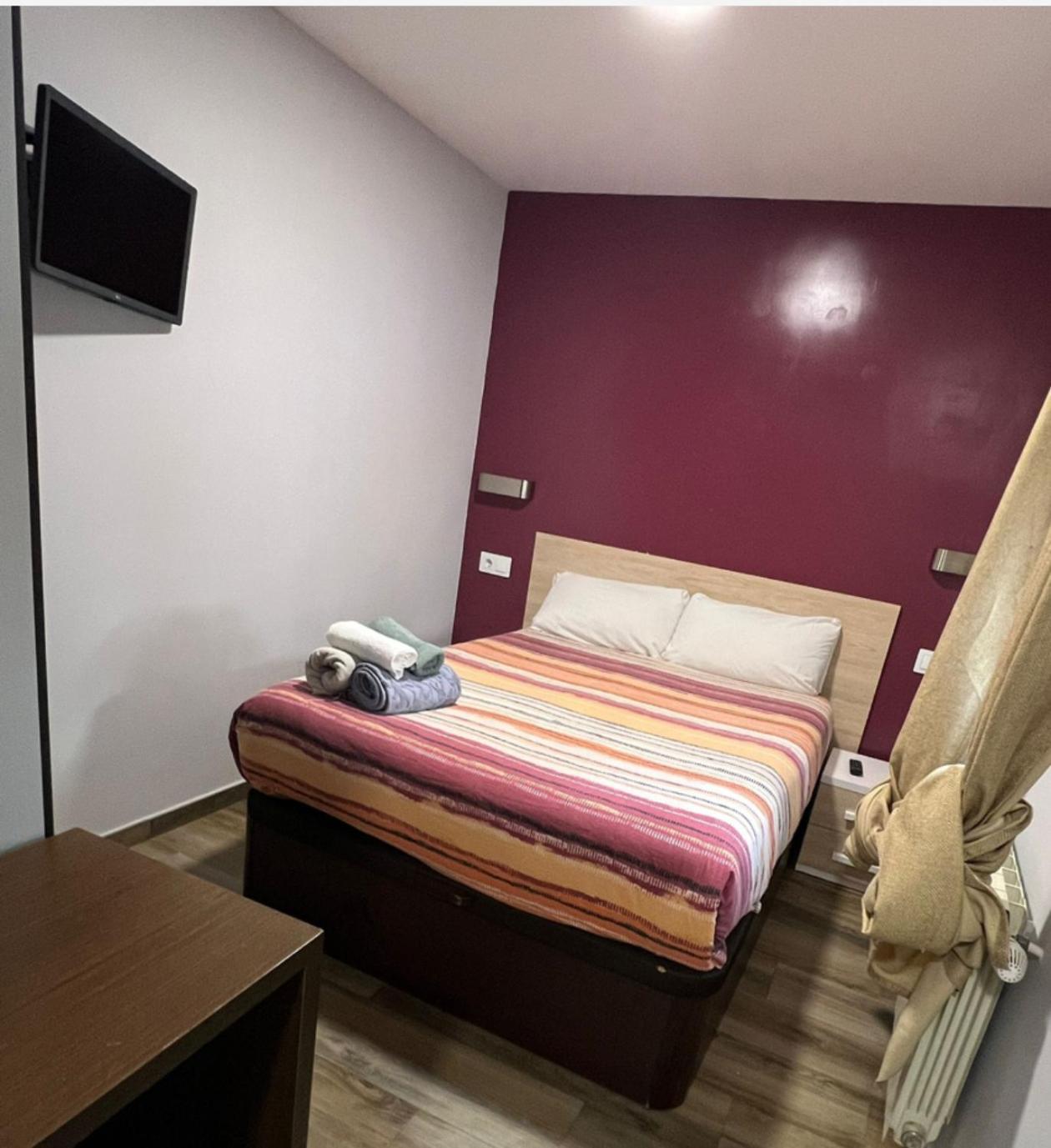 מדריד Hostal “ Infantas” מראה חיצוני תמונה