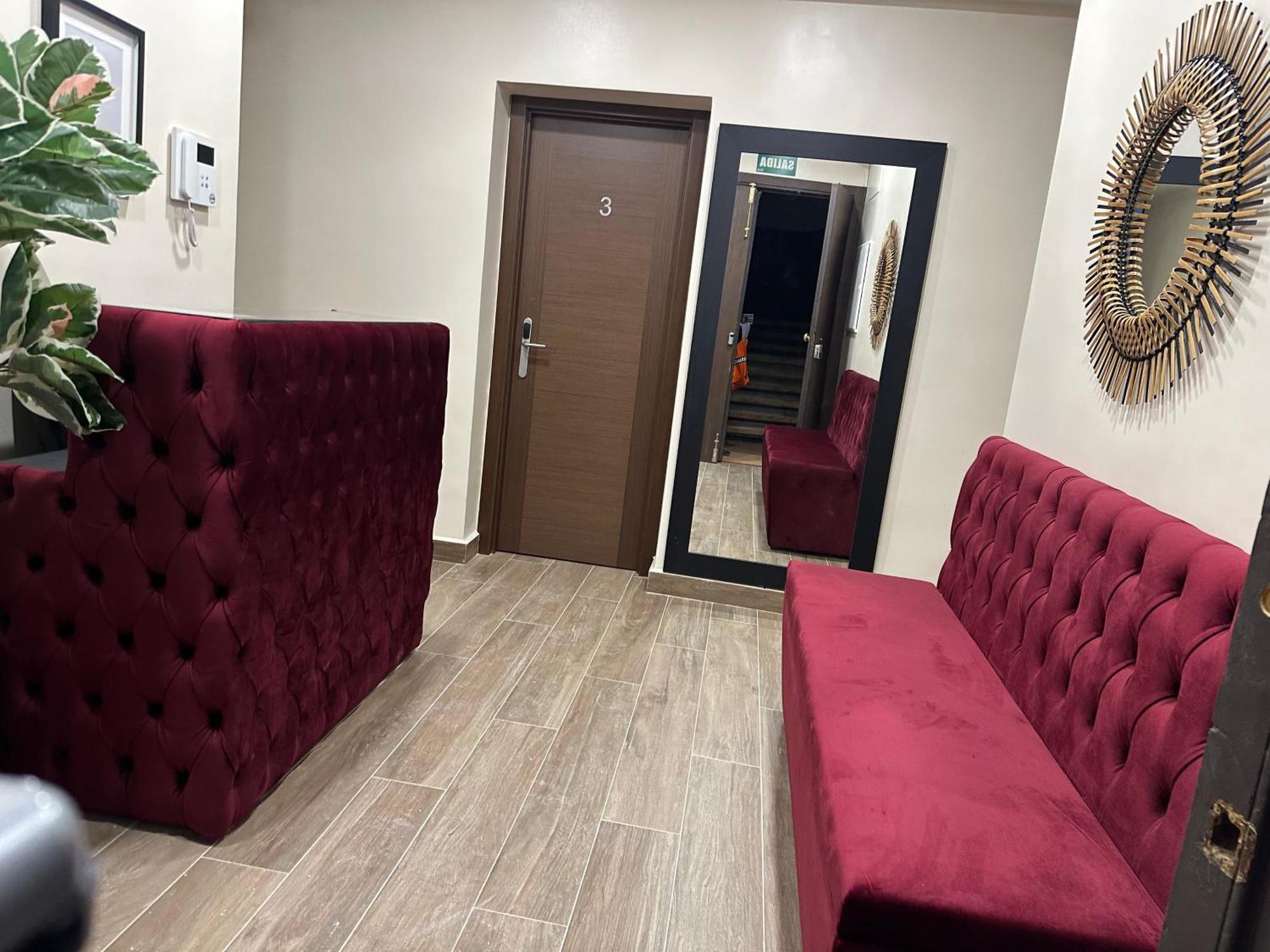 מדריד Hostal “ Infantas” מראה חיצוני תמונה