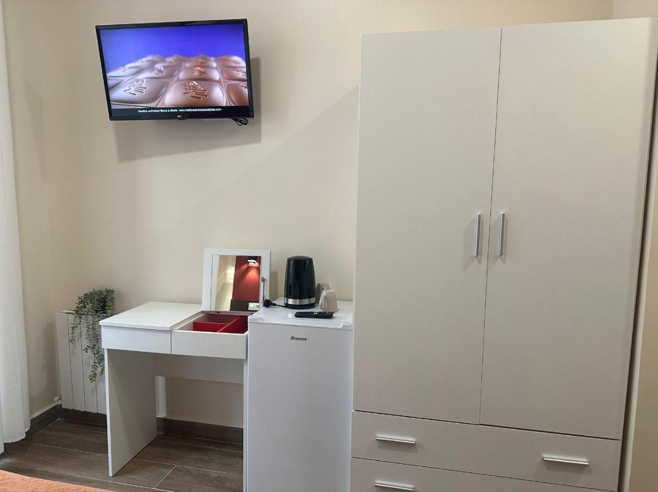 מדריד Hostal “ Infantas” מראה חיצוני תמונה