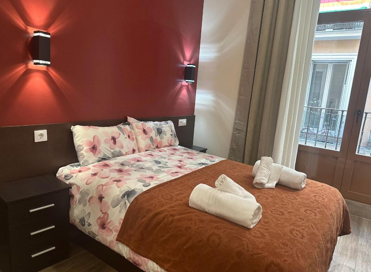 מדריד Hostal “ Infantas” מראה חיצוני תמונה