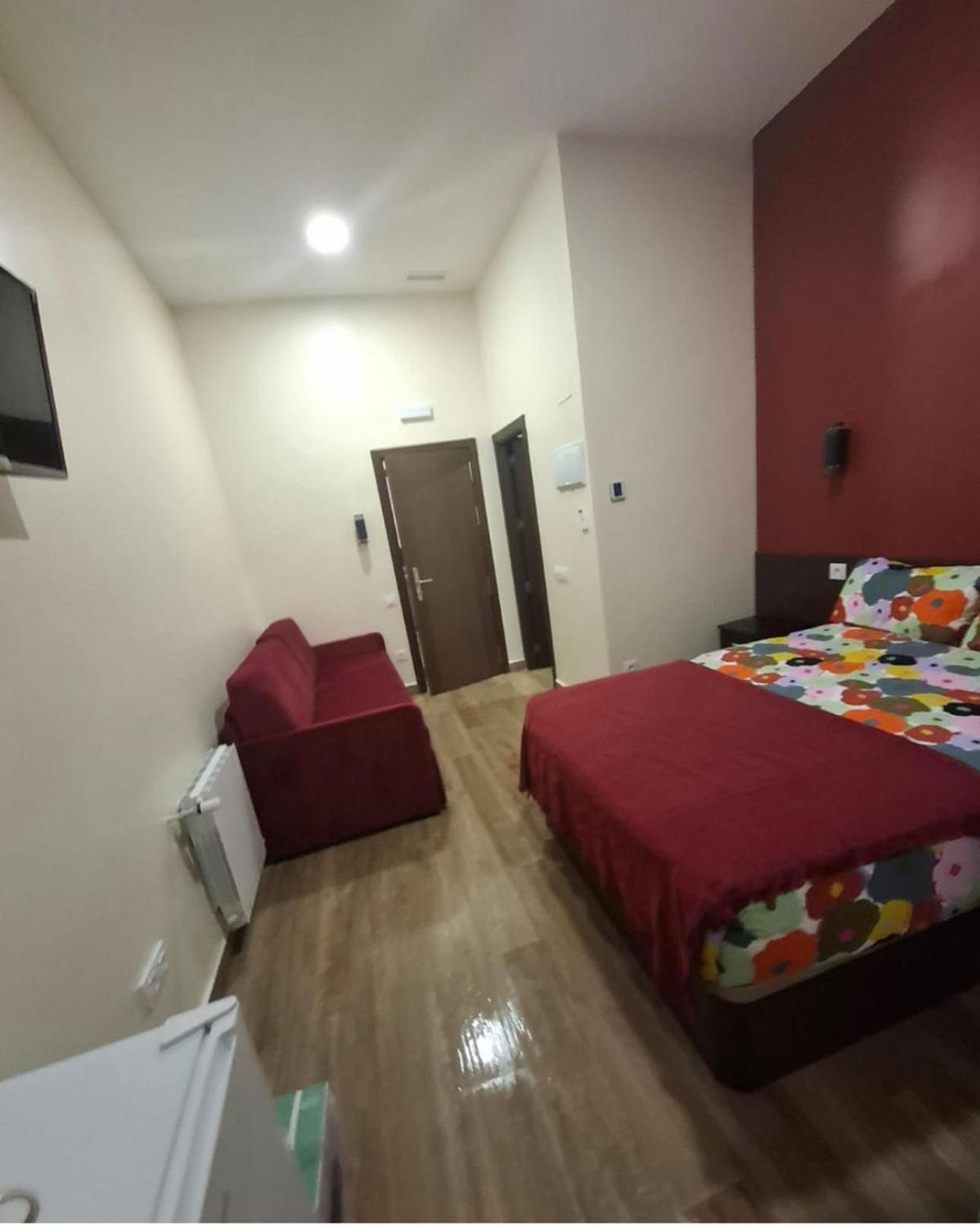 מדריד Hostal “ Infantas” מראה חיצוני תמונה