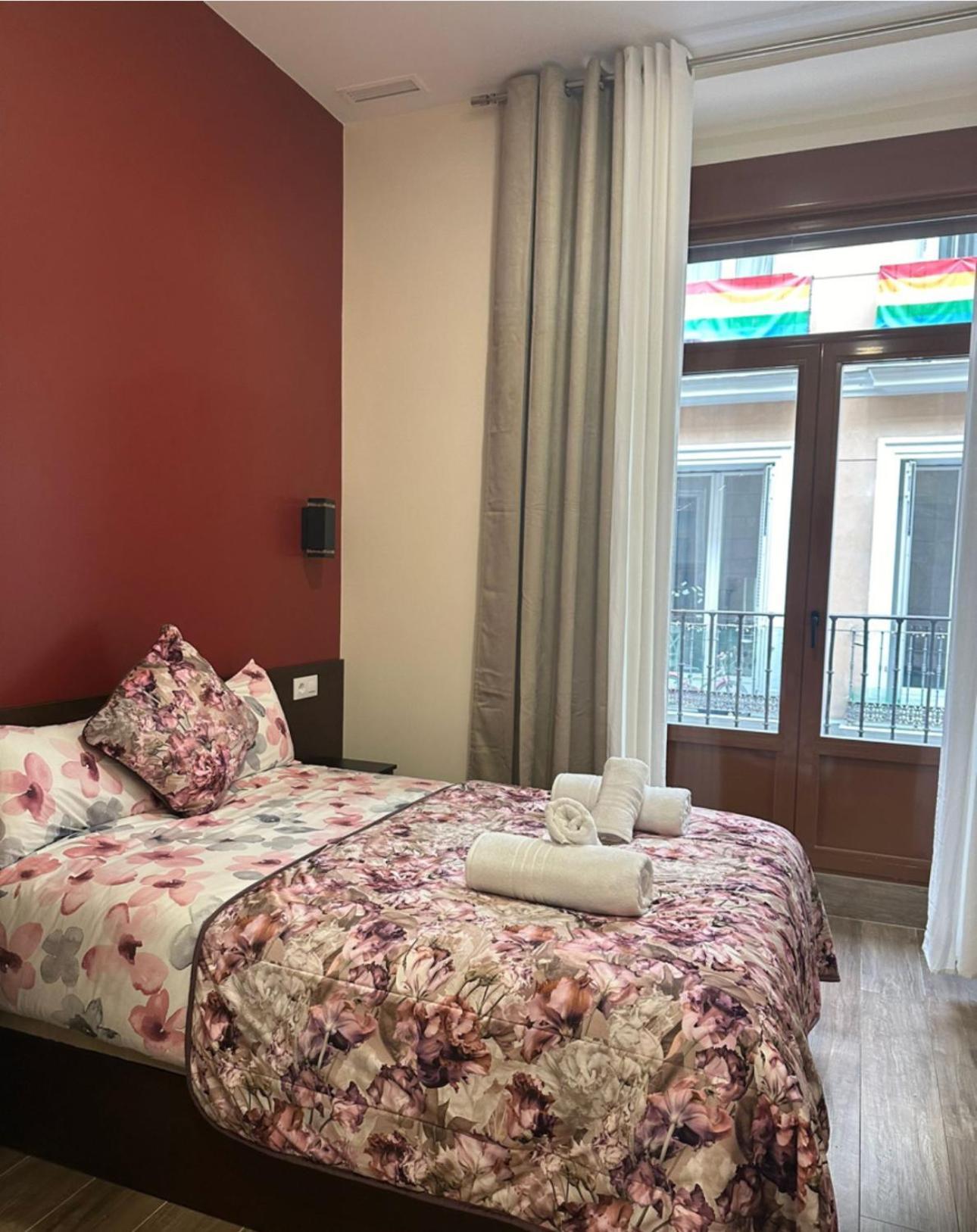 מדריד Hostal “ Infantas” מראה חיצוני תמונה