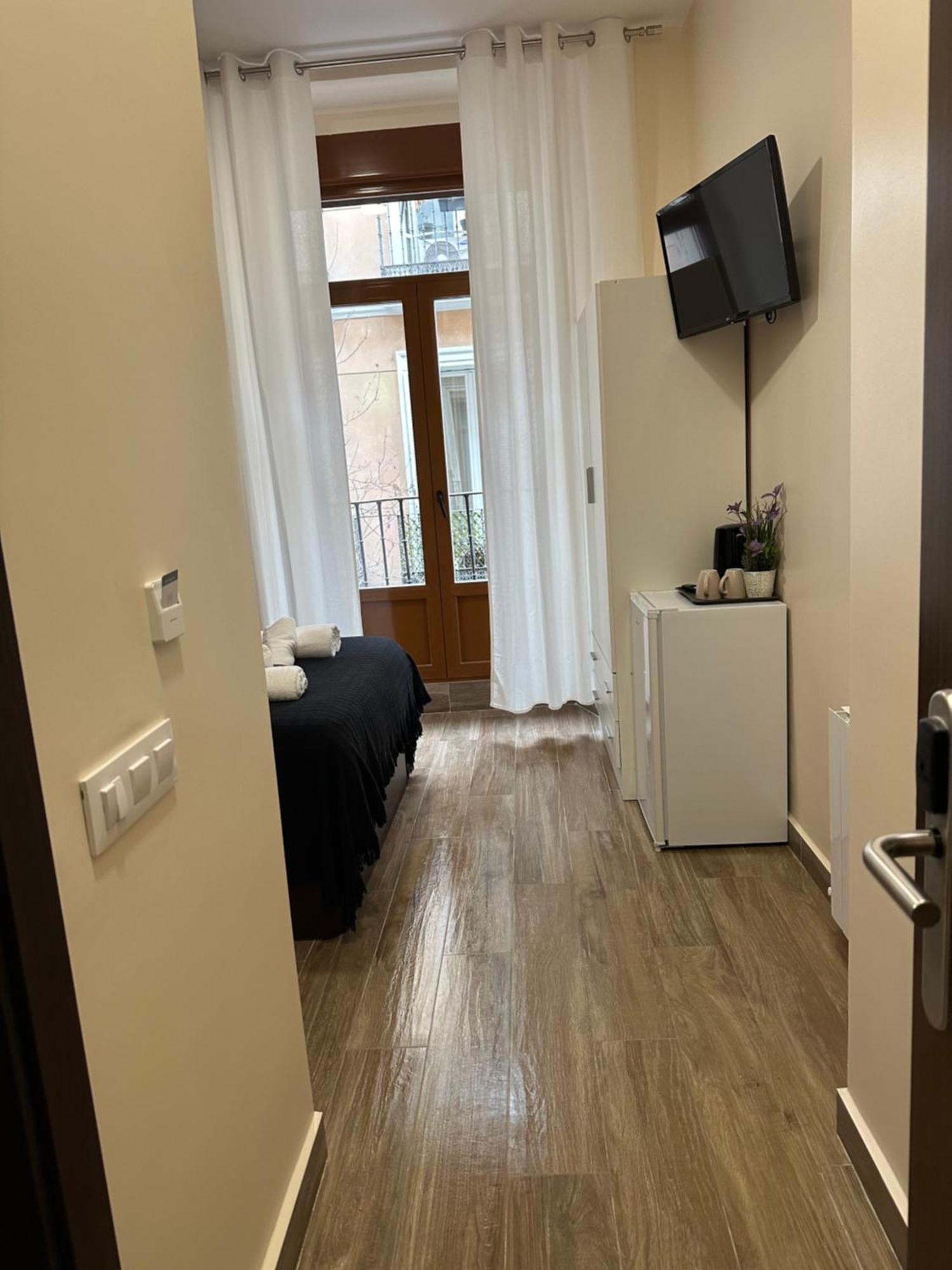 מדריד Hostal “ Infantas” מראה חיצוני תמונה