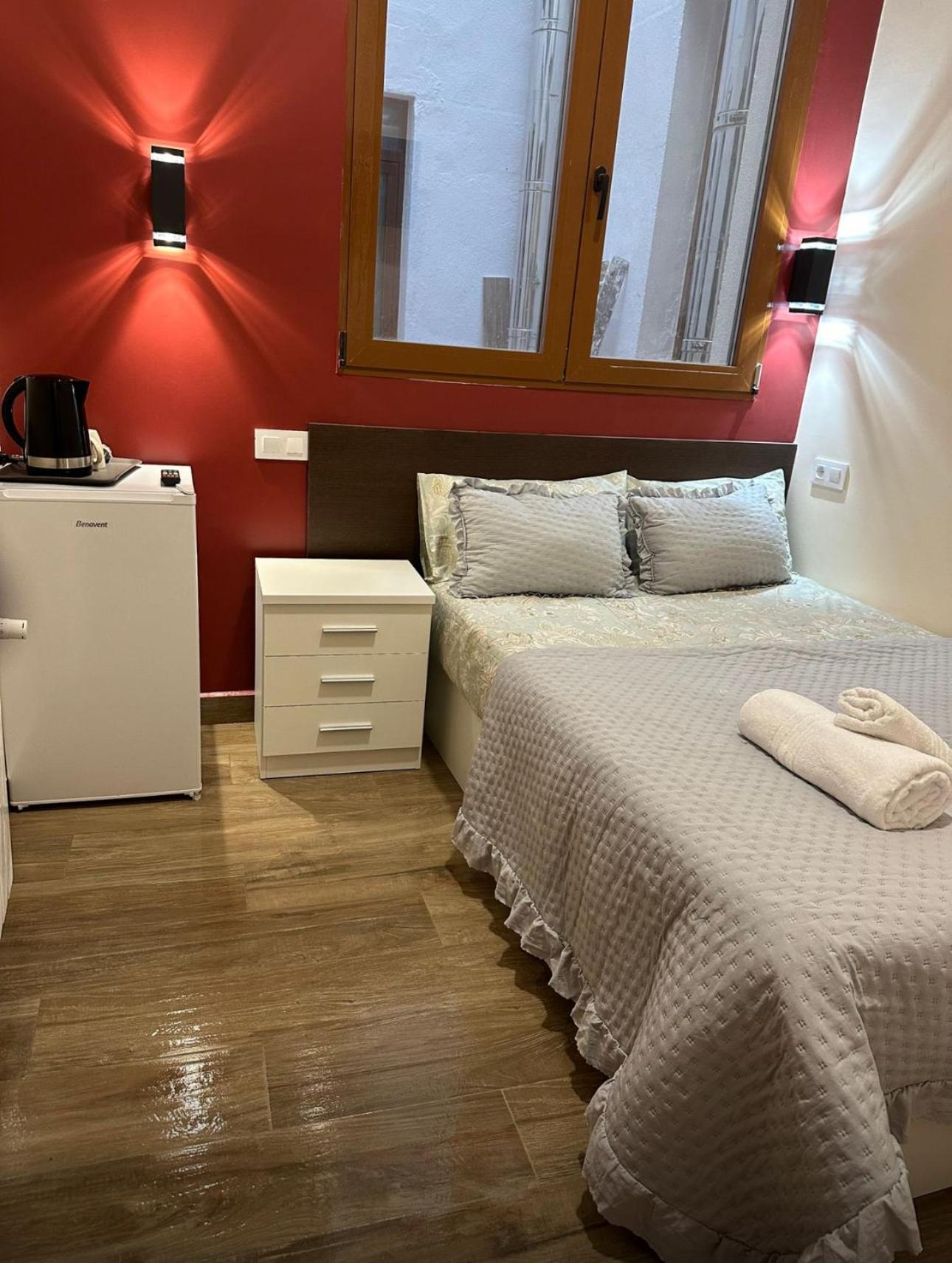 מדריד Hostal “ Infantas” מראה חיצוני תמונה