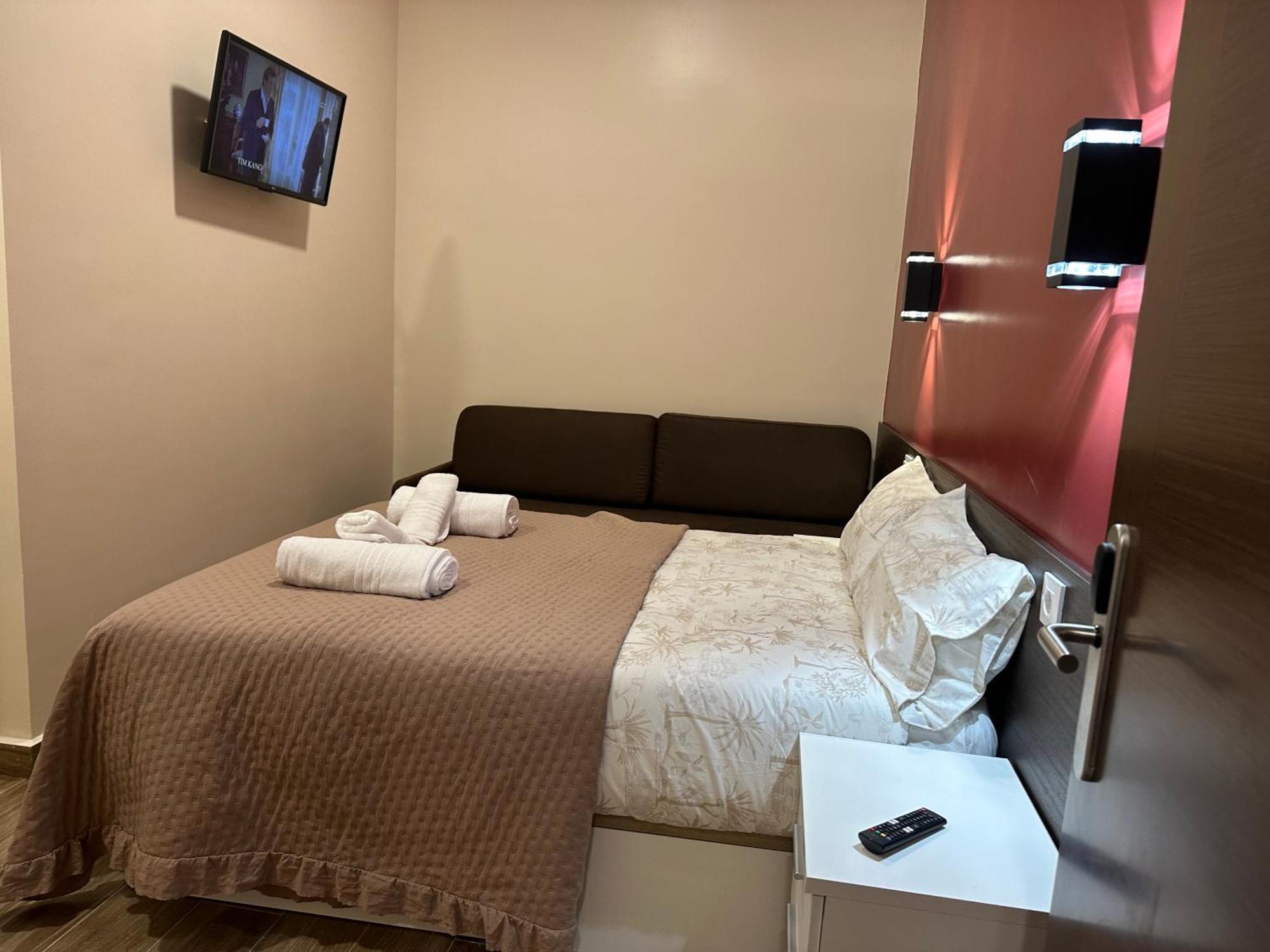 מדריד Hostal “ Infantas” מראה חיצוני תמונה