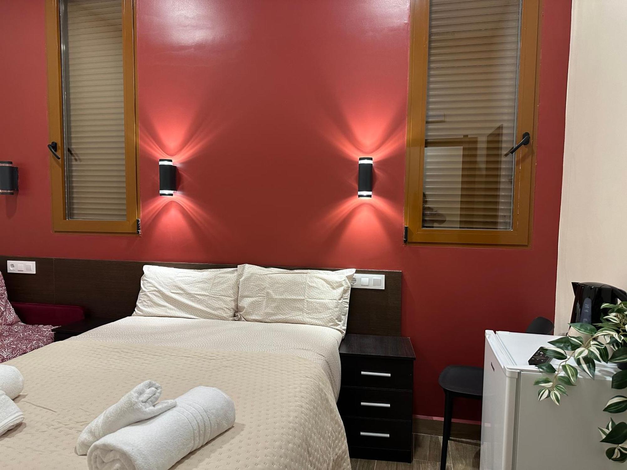 מדריד Hostal “ Infantas” מראה חיצוני תמונה